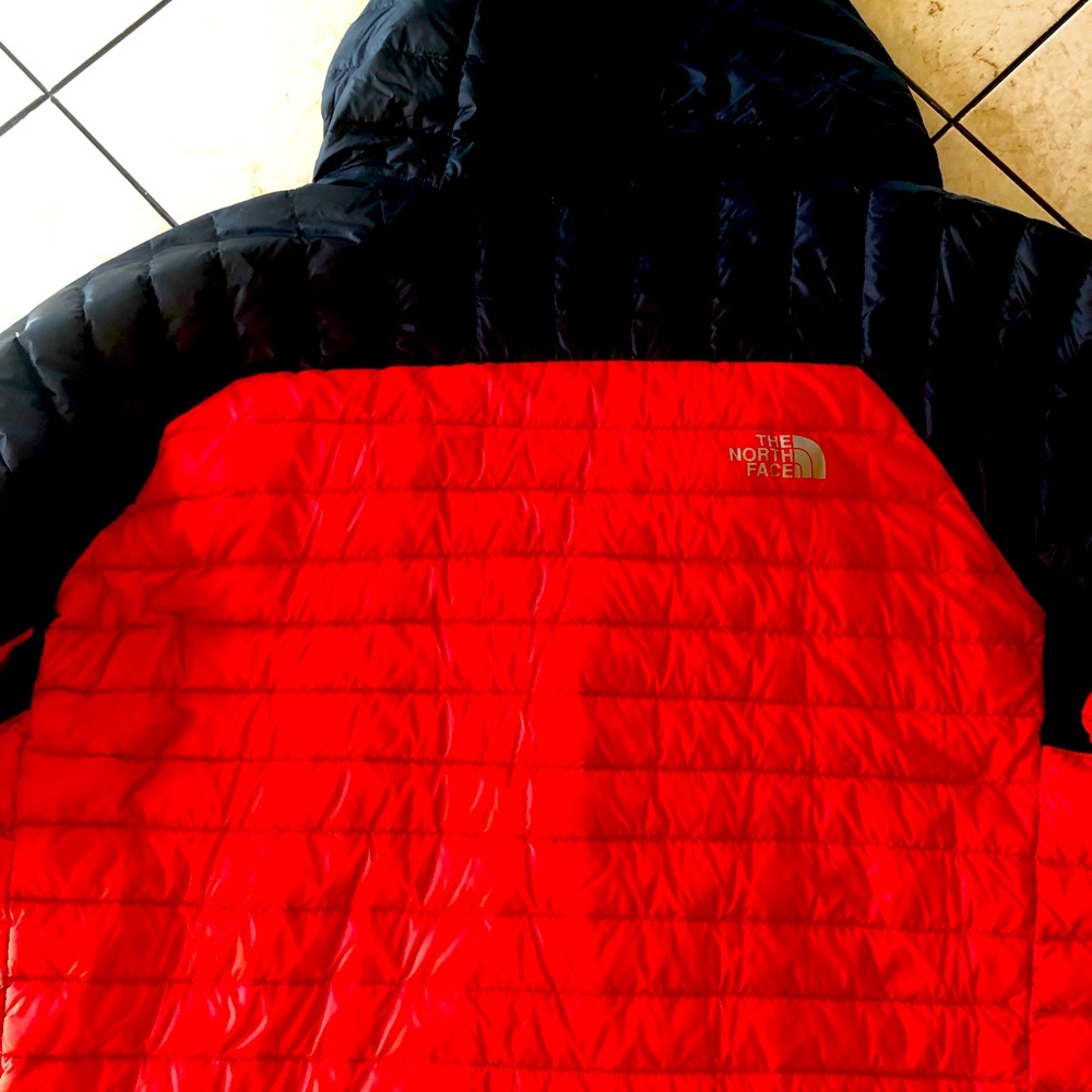 Men red and black NorthFace Down Jacket. Light weight but warm.
